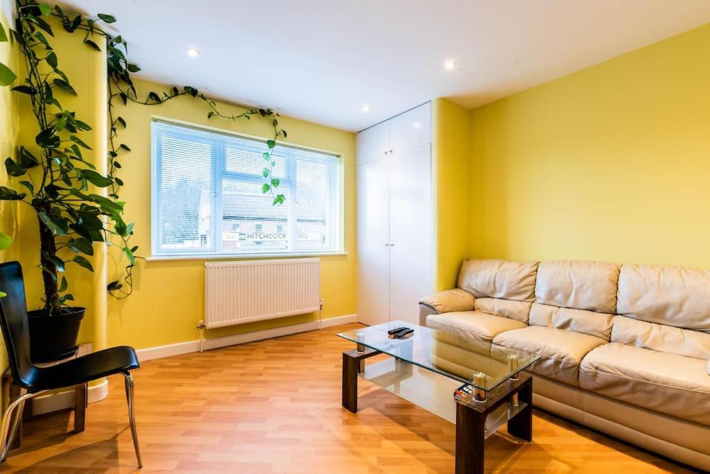 Comfy Apartment 16 Easy Access To Central London Tadworth Bagian luar foto