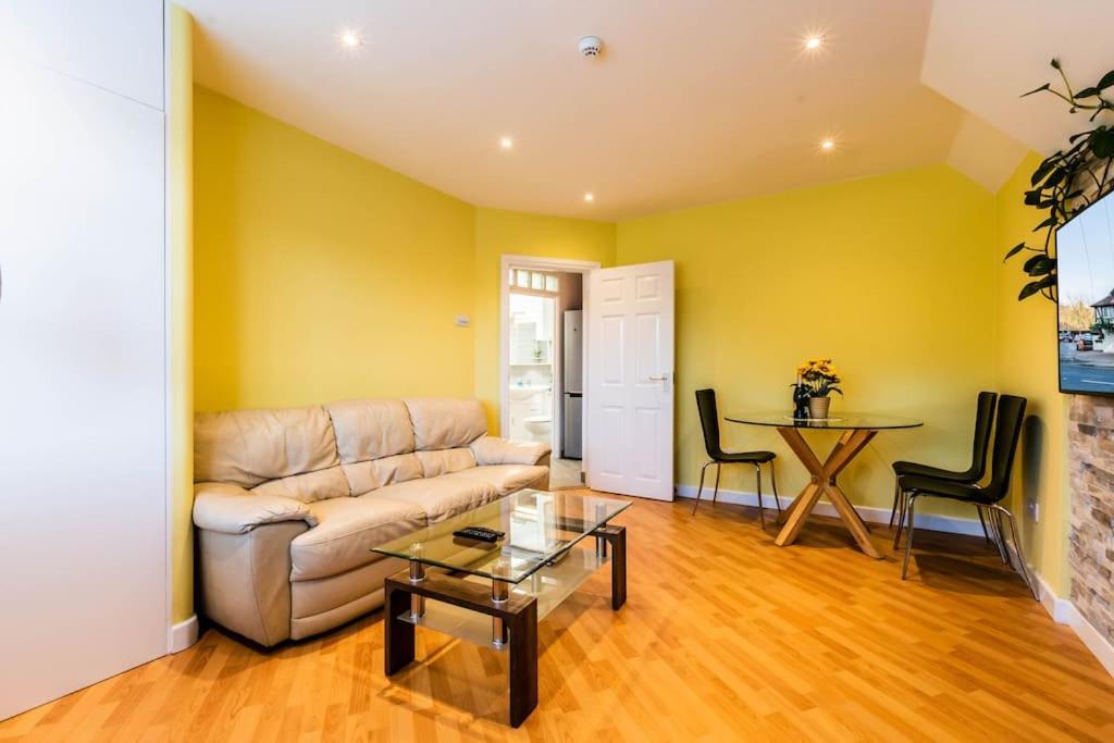 Comfy Apartment 16 Easy Access To Central London Tadworth Bagian luar foto